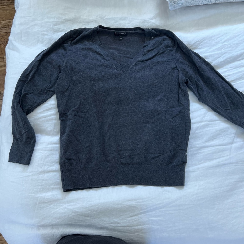 Banana Republic Cotton Stretch Vneck in Charcoal